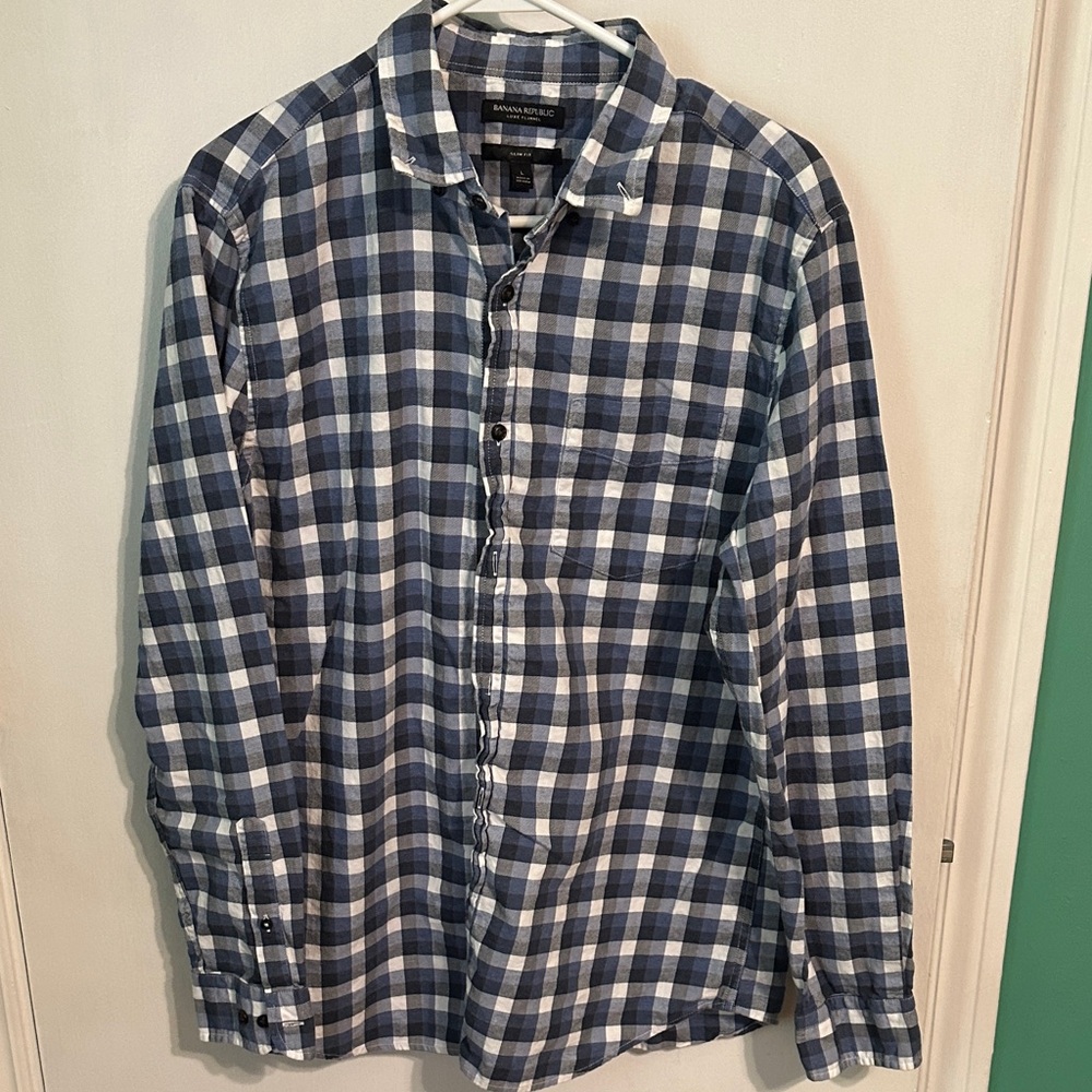 0098 Banana Republic Navy and White Plaid Shirt‎ men’s size large